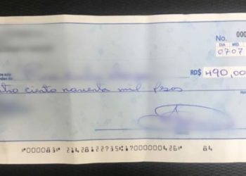 Policía Nacional apresa hombre intentó depositar cheque falso por casi medio millón de pesos