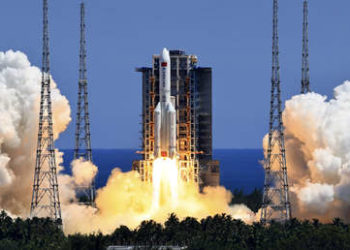 Restos del cohete chino Long March 5B entran en la atmósfera, sobre el océano Pacífico