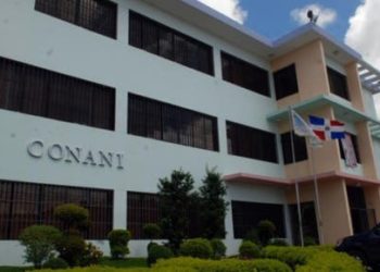 Rescatan dos niños que supuestamente fueron abandonados por sus madres en Monte Plata