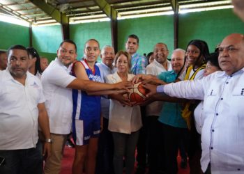 Autoridades dan inicio al Clásico de Baloncesto U25 femenino de Libasado