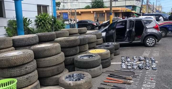 PN apresa hombre al que ocupa 64 neumáticos y 53 centros de aros robados a vehículos estacionados en calles del DN y SDE