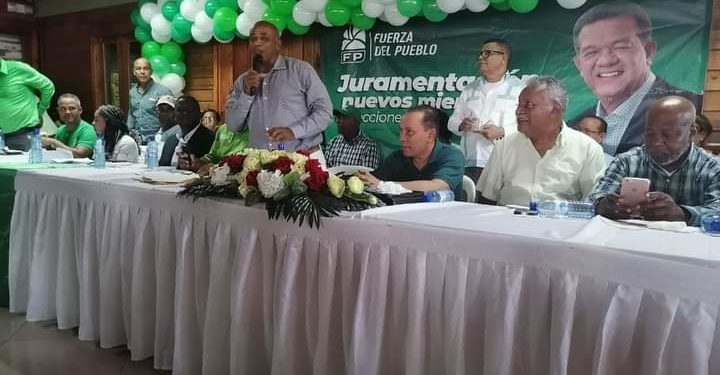 La Fuerza del Pueblo continúa realizando múltiples juramentaciones en la provincia Monte Plata
