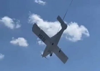 Captan momento en que un avión va cayendo en Bélgica