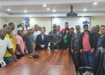 El general De los Santos se reúne con discotequeros de SDN; hablan de ruido y seguridad ciudadana