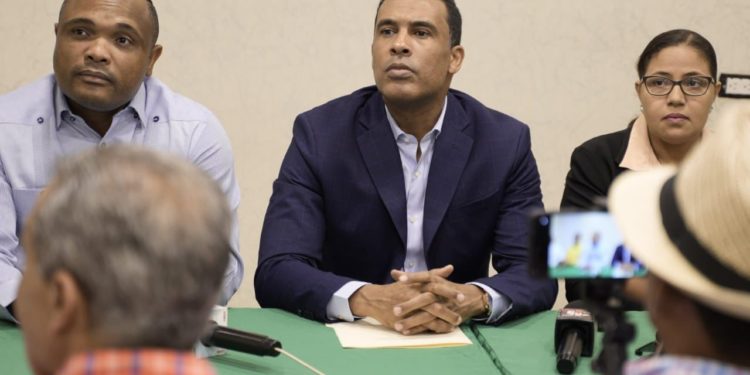 ELVIS ROSARIO ASEGURA EXISTE UNA CRISIS SANITARIA EN SAN CRISTÓBAL