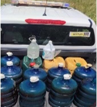 PN apresa un hombre con 12 garrafones de gasoil sustraídos a patana tipo tráiler en autopista Duarte, La Vega