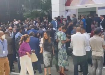 Seguridad del presidente evacúa salón de convenciones del MIREX