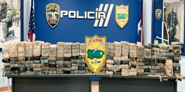 Detienen a 4 dominicanos en una yola con 407 kilos de cocaína en el suroeste de Puerto Rico