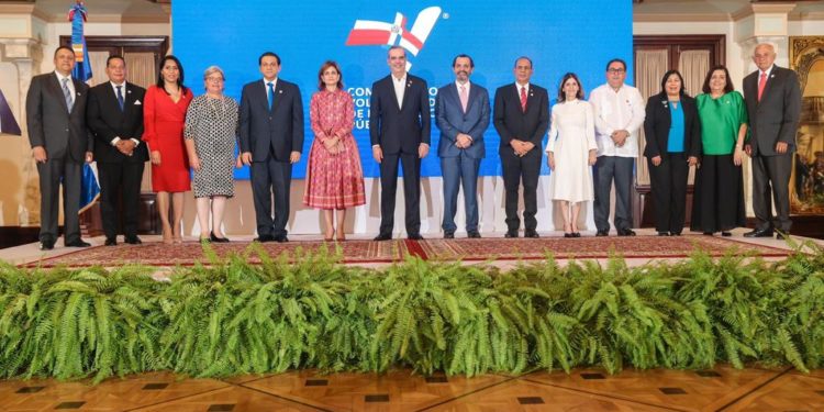 Presidente juramenta voluntariado del Hospital Marcelino Vélez Santana