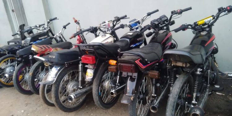 Policía Nacional apresa siete personas y ocupa once motocicletas tras carreras clandestinas en Dajabón