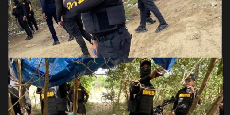 DNCD desmantela dos puntos de drogas, apresa cuatro hombres e dos motocicletas en Montecristi