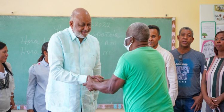 Ministro Fulcar supervisa el proceso de las Pruebas Nacionales en el Centro de Corrección y Rehabilitación de SPM