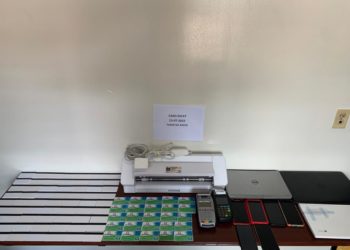 Policía Nacional y Ministerio Público capturan miembros de banda dedicada a cometer estafas con tarjetas de ayudas sociales