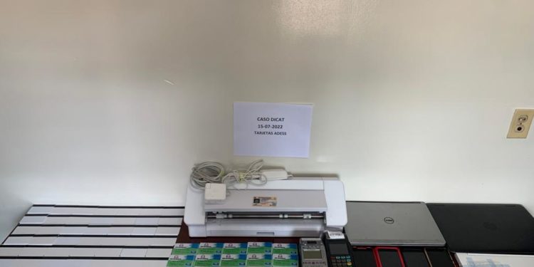 Policía Nacional y Ministerio Público capturan miembros de banda dedicada a cometer estafas con tarjetas de ayudas sociales