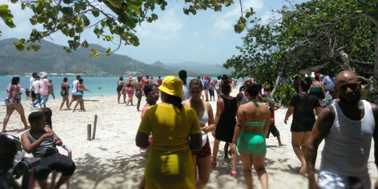 Una persona muere ahogada en Playa Teco, Maimon, Puerto Plata; dos se encuentran en estado crítico