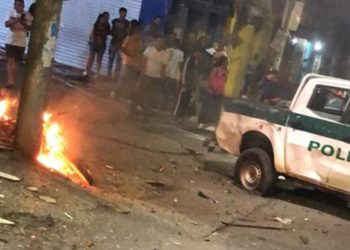Un atentado con motocicleta bomba en Colombia deja un muerto y seis policías heridos