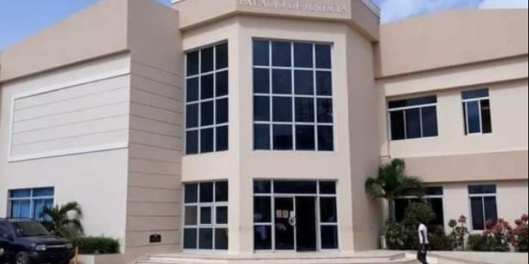 Condenan a hombre a cinco años de prisión por robo a un productor de cacao en Monte Plata