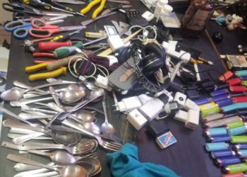 Autoridades incautan armas blancas y cargadores de celulares durante requisa en fortaleza de SFM