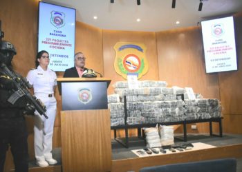 Apresan tres con 321 paquetes presumiblemente cocaína y frustran operación de narcotráfico en Barahona