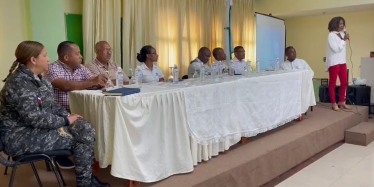 Firman acuerdo para la protección de area protegida en Sabana Grande de Boyá