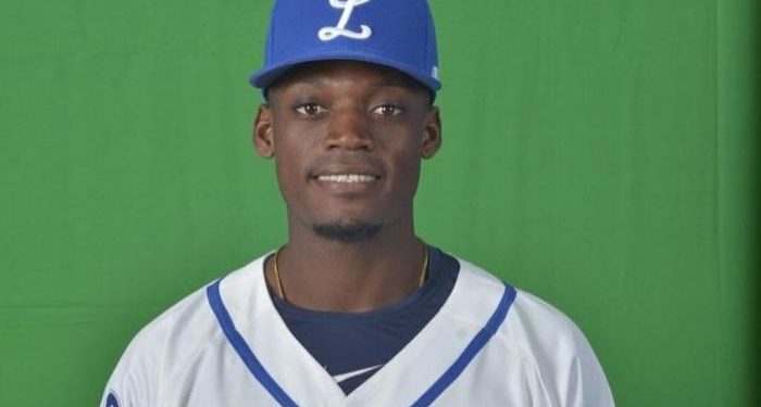 Licey deja en libertad a 11 jugadores, incluyendo lanzador accidentado Robinson Leyer