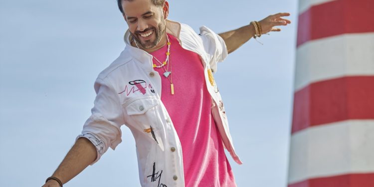 Manny Cruz estrena nuevo tema “De Lunes A Lunes”