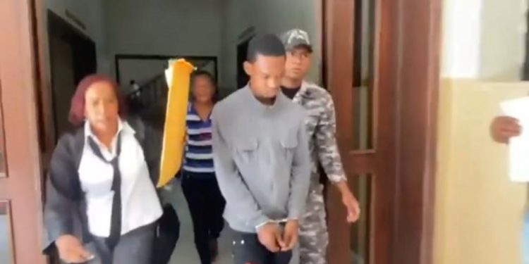 Aplazan para mañana medida de coerción a joven que mató señora por estar calibrando en La Romana