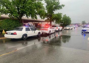 Un tiroteo en un centro comercial de EE.UU. deja cuatro personas muertas y dos heridas