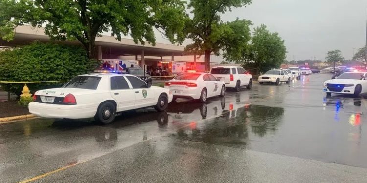 Un tiroteo en un centro comercial de EE.UU. deja cuatro personas muertas y dos heridas