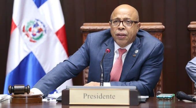 Alfredo Pacheco denuncia maltrato de Jet Blue; pide al Gobierno cancelar licencia para operar en el país