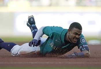 Julio Rodríguez servirá su suspensión este martes ante los Nacionales