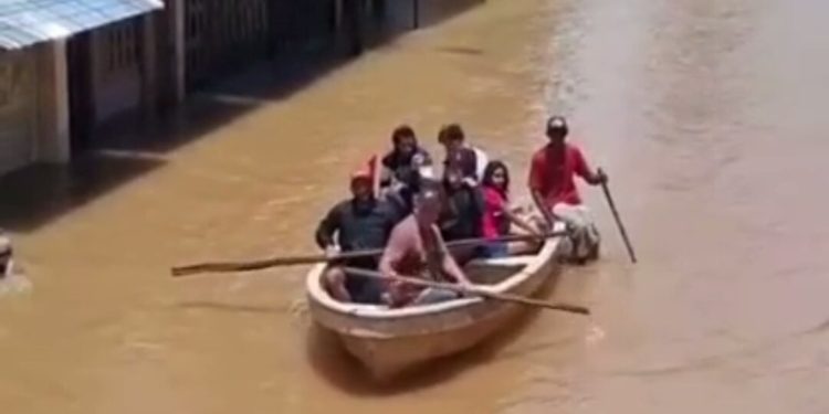 Más de 4.000 familias quedan damnificadas por el desborde histórico de un río en el sur de Venezuela