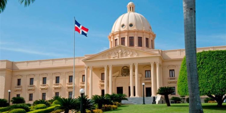 Abinader dispone extradición de tres personas a los EE.UU