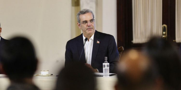 Presidente Abinader se reintegra a sus labores luego de asistir a toma posesión de Gustavo Petro