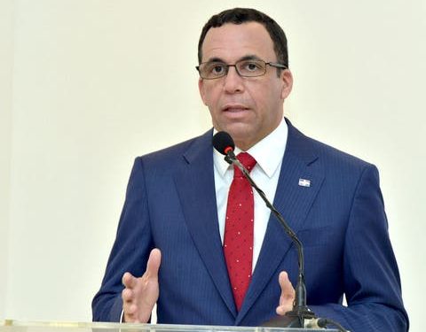 Niños deben de ser inscritos en las escuelas sin importar si son haitianos o no, asegura Andrés Navarro