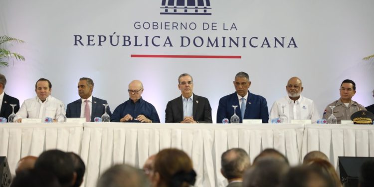 Presidente Abinader encabeza acto presentación Estrategia para Reforma Educativa de la Policía Nacional