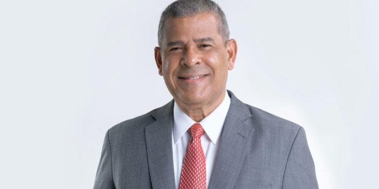 Ministro de Administración Pública dice que los titulares de los órganos del gobierno central mantienen los mismos salarios