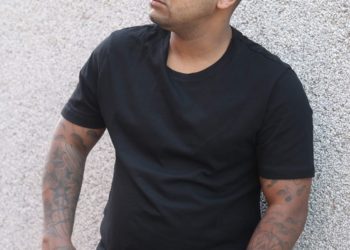 Artista MCCarlos causa alboroto en Corrida de Toros