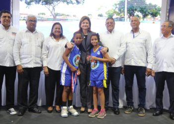Vicepresidenta Raquel Peña inaugura dos polideportivos en Santo Domingo Este
