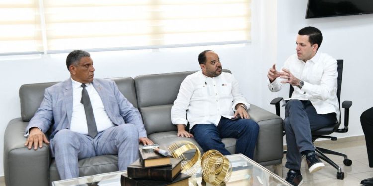 Hugo Beras coordina junto a otras instituciones definición de protocolo para entrega de vehículos retenidos