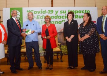 El gobierno entregó a estudiantes rurales «tabletas» electrónicas sin internet, según estudio