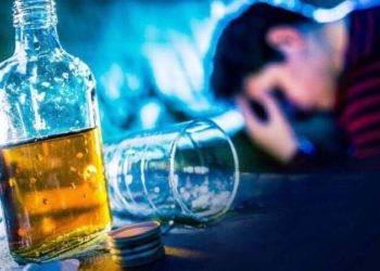El consumo de alcohol está directamente relacionado con al menos 6 tipos de cáncer, afirma experto