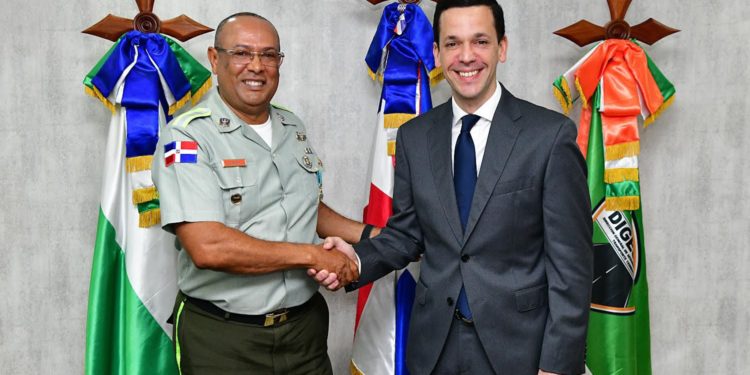 Hugo Beras y director de DIGESETT realizan la primera sesión de trabajo