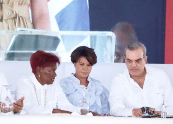 Alcaldesa se queja ante Abinader por desempeño del ministro de Obras Públicas Deligne Ascención