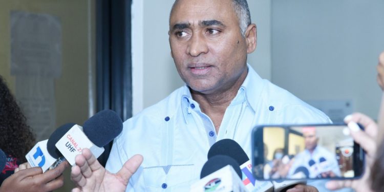 Julito Fulcar es reelecto como vocero del bloque diputados PRM