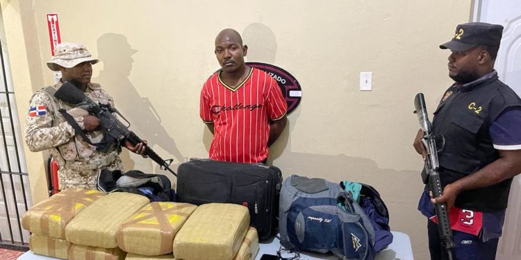 CESFronT decomisa aproximadamente 80 libras de un vegetal que se presume es marihuana en Elías Piña