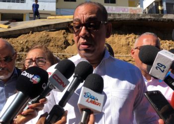 Ministro de Obras Públicas visita zona de derrumbe en Santiago y toma medidas para restaurar el área