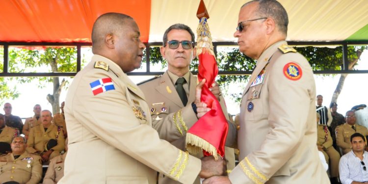 Ejército realiza su ceremonia de traspaso de mando