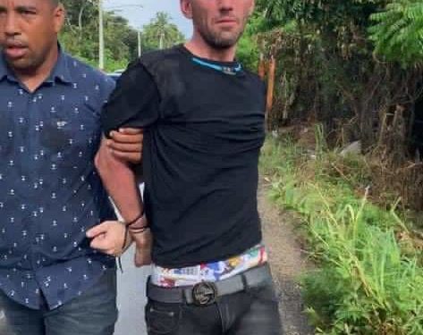 Detienen canadiense al intentar agredir seguridad de un complejo turístico en Puerto Plata