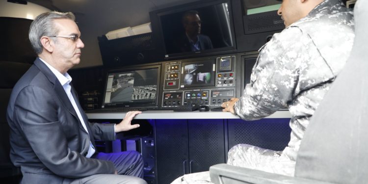 Presidente Abinader apertura plataforma de denuncias virtuales de la Policía Nacional para respuesta inmediata a ciudadanos